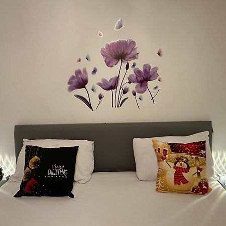 London 2 Bed 2 Bath Apartment Holiday Home - Free Parking - 3Min Walk To The Train Station - 19Min To London Liverpool Street 5Min To Victoria Line 1Gb Broadband Super Fast Internet Ground Floor 100S Of Shops Restaurants Bakeries 24-Hour Asda Superst Exteriér fotografie