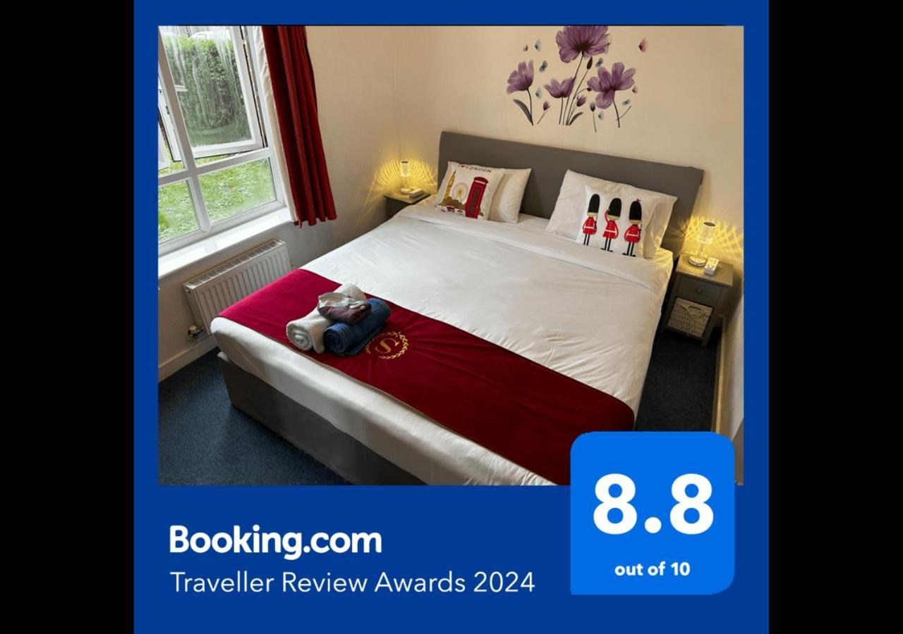 London 2 Bed 2 Bath Apartment Holiday Home - Free Parking - 3Min Walk To The Train Station - 19Min To London Liverpool Street 5Min To Victoria Line 1Gb Broadband Super Fast Internet Ground Floor 100S Of Shops Restaurants Bakeries 24-Hour Asda Superst Exteriér fotografie