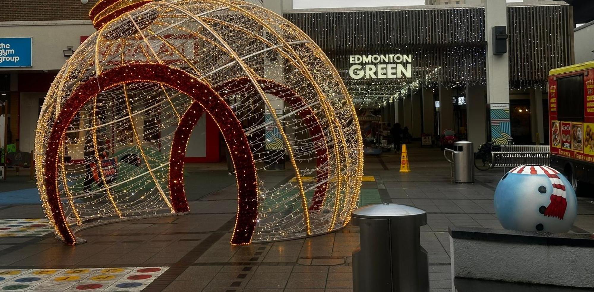 London 2 Bed 2 Bath Apartment Holiday Home - Free Parking - 3Min Walk To The Train Station - 19Min To London Liverpool Street 5Min To Victoria Line 1Gb Broadband Super Fast Internet Ground Floor 100S Of Shops Restaurants Bakeries 24-Hour Asda Superst Exteriér fotografie