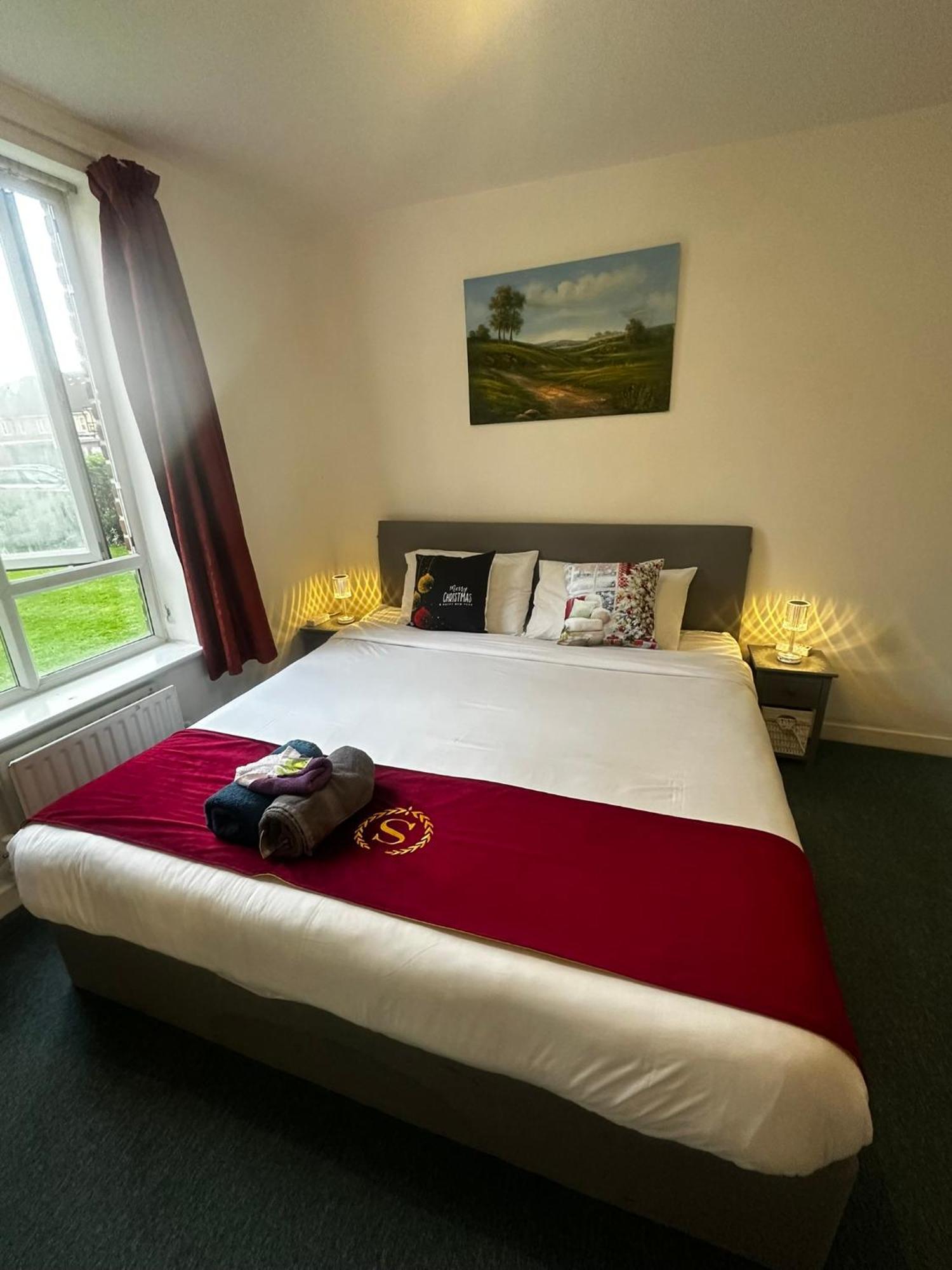 London 2 Bed 2 Bath Apartment Holiday Home - Free Parking - 3Min Walk To The Train Station - 19Min To London Liverpool Street 5Min To Victoria Line 1Gb Broadband Super Fast Internet Ground Floor 100S Of Shops Restaurants Bakeries 24-Hour Asda Superst Exteriér fotografie