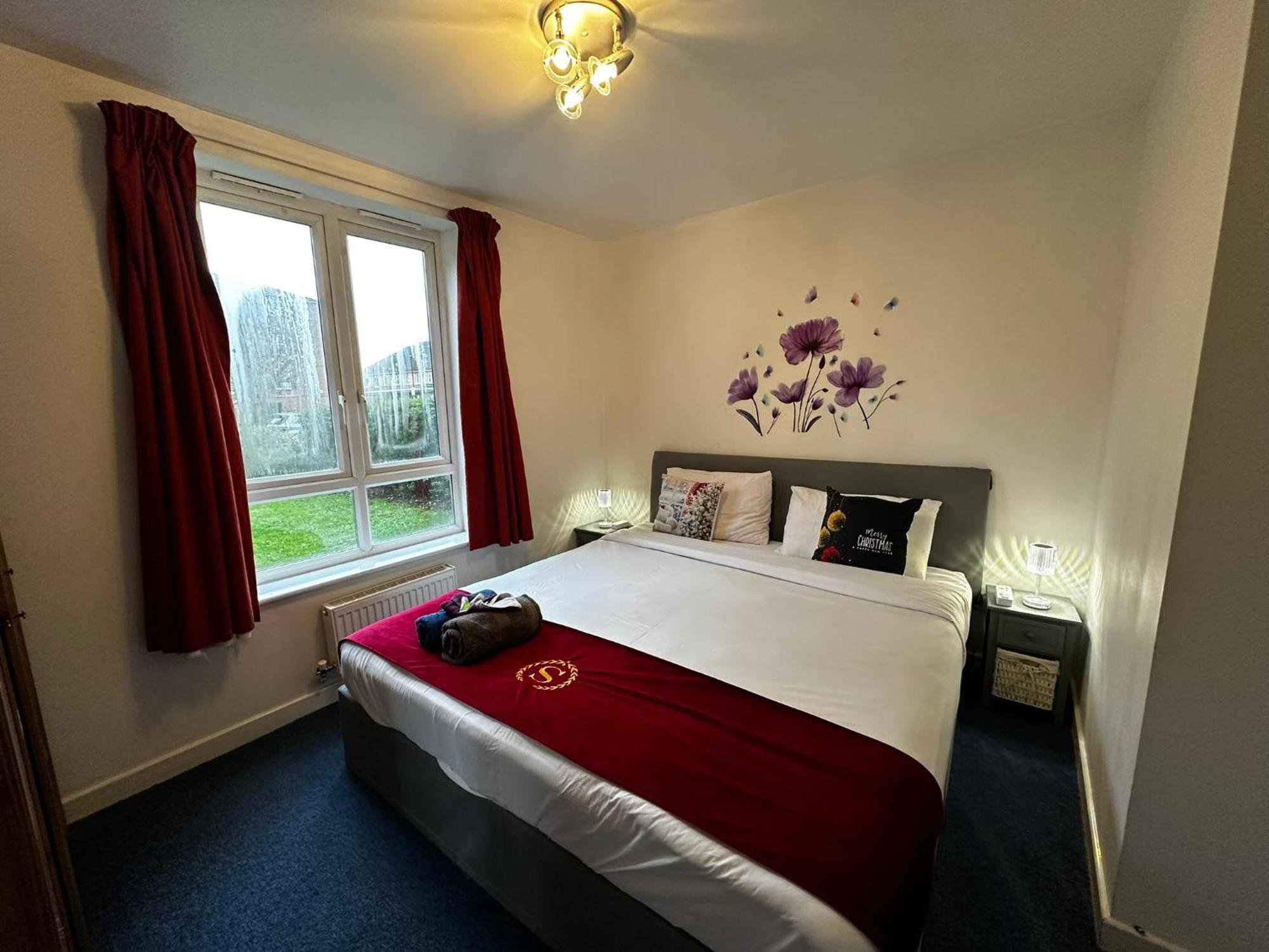 London 2 Bed 2 Bath Apartment Holiday Home - Free Parking - 3Min Walk To The Train Station - 19Min To London Liverpool Street 5Min To Victoria Line 1Gb Broadband Super Fast Internet Ground Floor 100S Of Shops Restaurants Bakeries 24-Hour Asda Superst Exteriér fotografie