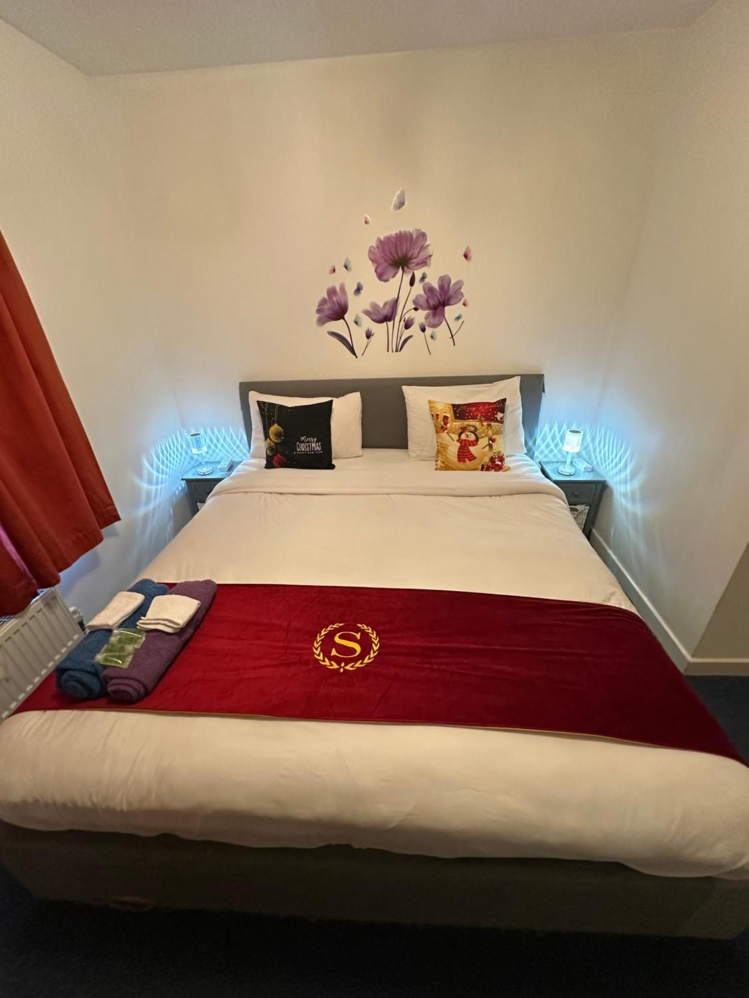 London 2 Bed 2 Bath Apartment Holiday Home - Free Parking - 3Min Walk To The Train Station - 19Min To London Liverpool Street 5Min To Victoria Line 1Gb Broadband Super Fast Internet Ground Floor 100S Of Shops Restaurants Bakeries 24-Hour Asda Superst Exteriér fotografie