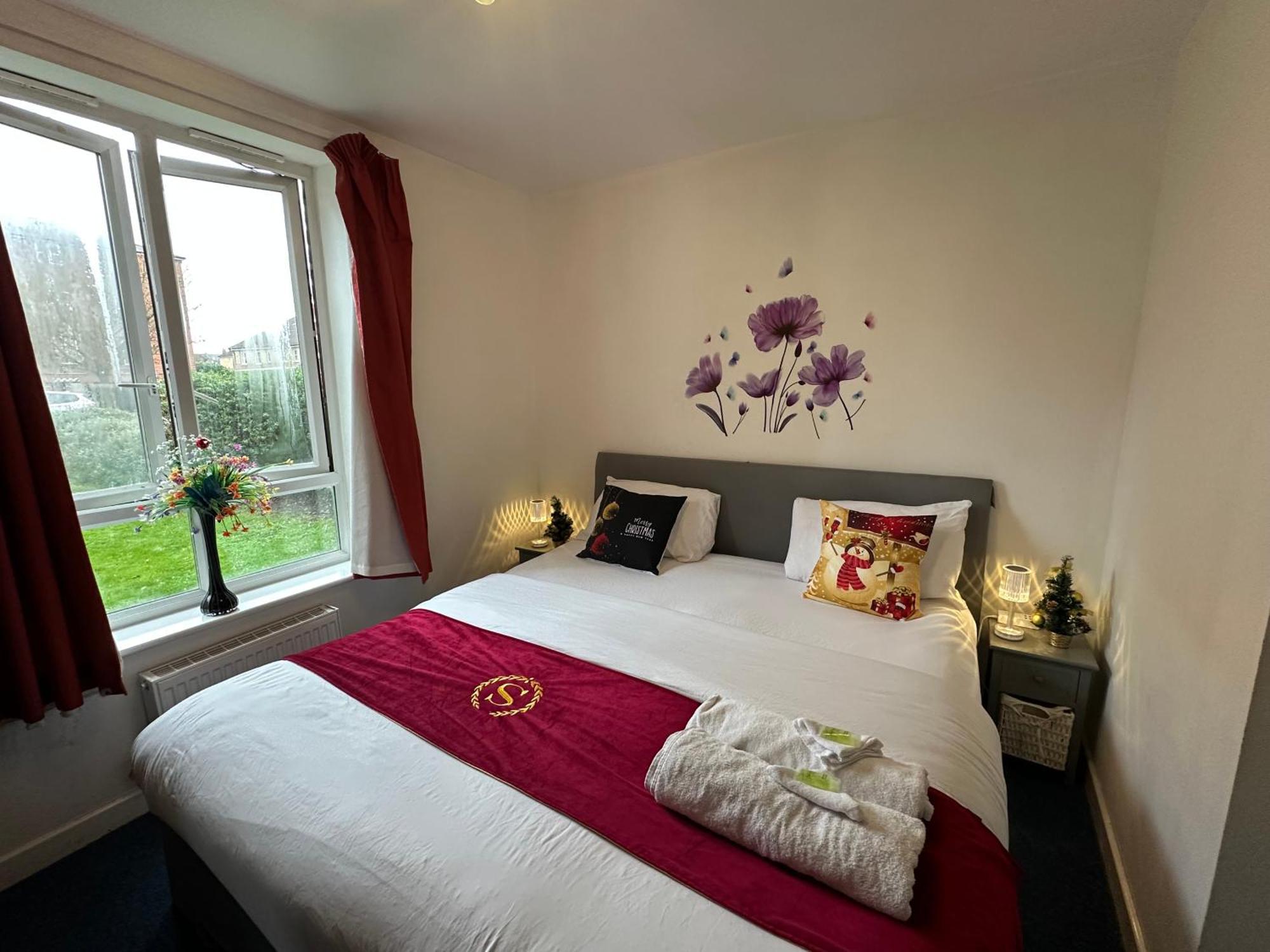 London 2 Bed 2 Bath Apartment Holiday Home - Free Parking - 3Min Walk To The Train Station - 19Min To London Liverpool Street 5Min To Victoria Line 1Gb Broadband Super Fast Internet Ground Floor 100S Of Shops Restaurants Bakeries 24-Hour Asda Superst Exteriér fotografie