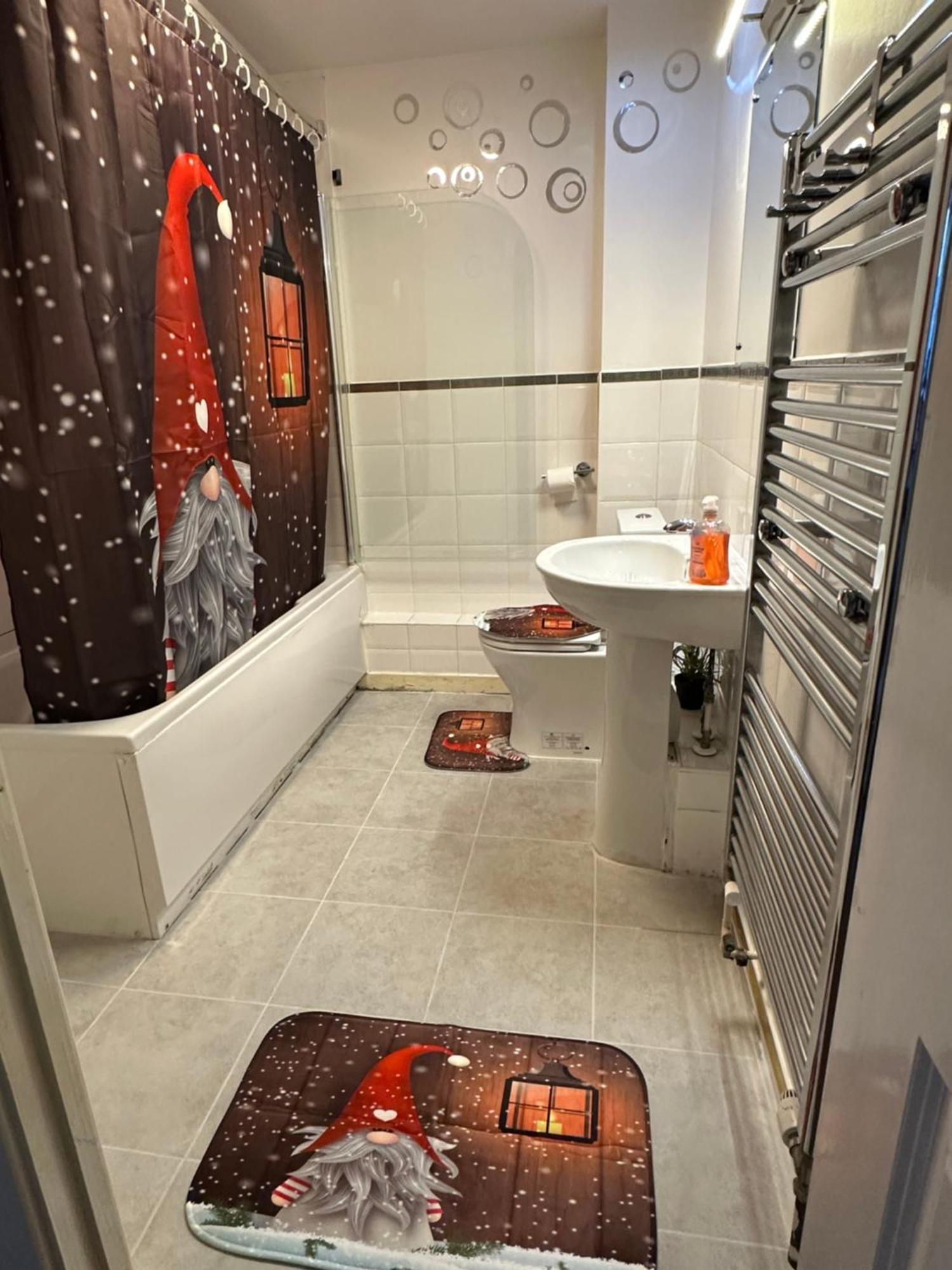 London 2 Bed 2 Bath Apartment Holiday Home - Free Parking - 3Min Walk To The Train Station - 19Min To London Liverpool Street 5Min To Victoria Line 1Gb Broadband Super Fast Internet Ground Floor 100S Of Shops Restaurants Bakeries 24-Hour Asda Superst Exteriér fotografie