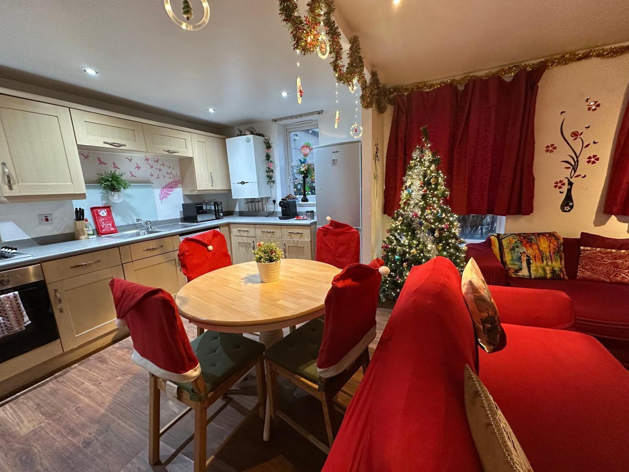 London 2 Bed 2 Bath Apartment Holiday Home - Free Parking - 3Min Walk To The Train Station - 19Min To London Liverpool Street 5Min To Victoria Line 1Gb Broadband Super Fast Internet Ground Floor 100S Of Shops Restaurants Bakeries 24-Hour Asda Superst Exteriér fotografie
